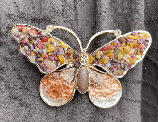 Broche Aimant Papillon Granulés