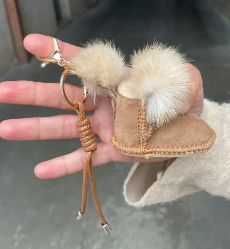 Porte clefs botte pompon