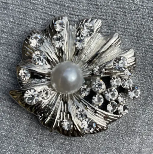 Broche aimant perles vintage