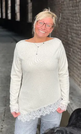 Blouse Ingrid Asymétrique dentelle