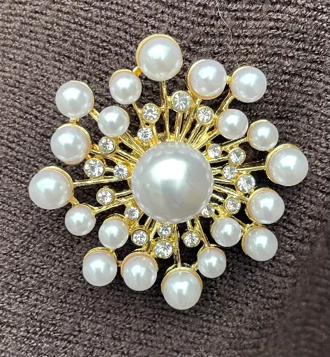 Broche aimant artifice perles nacrées