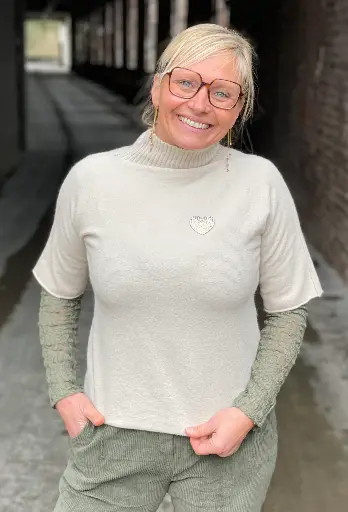 Pull manches courtes col montant