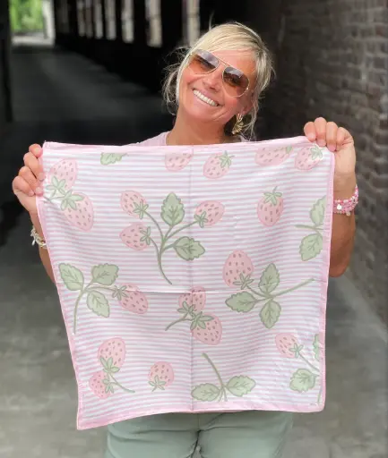 Foulard carré SMAL ligné fraises