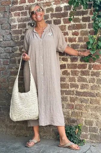 Longue robe chemise col mao
