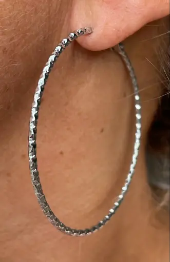 Boucles d'oreilles créoles martelées single N°299