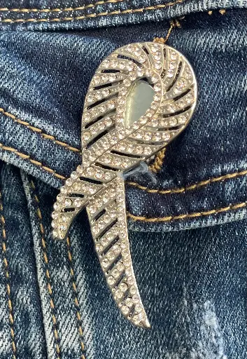 Broche aimant boucle strass