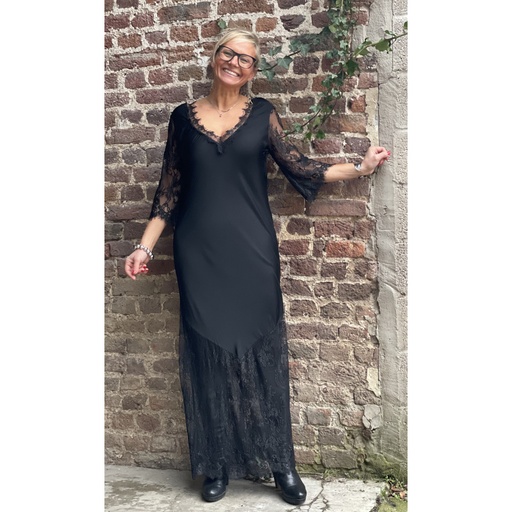 Robe longue bord dentelle