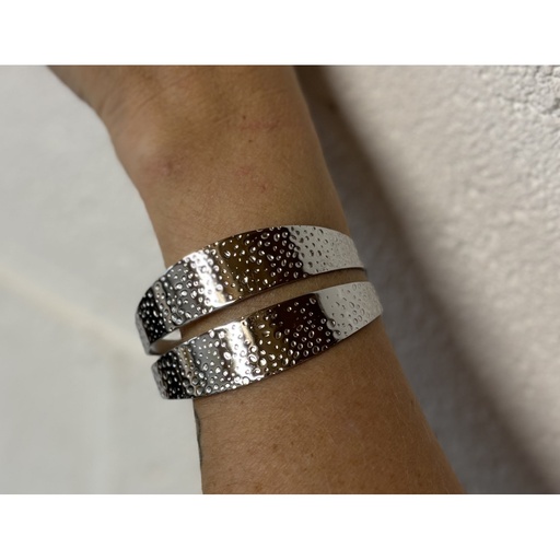 Bracelet manchette poinçonnée fendu