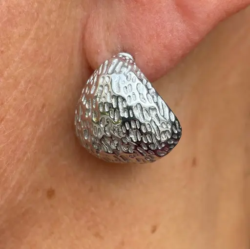 Boucles d'oreilles fraise martelées n°162