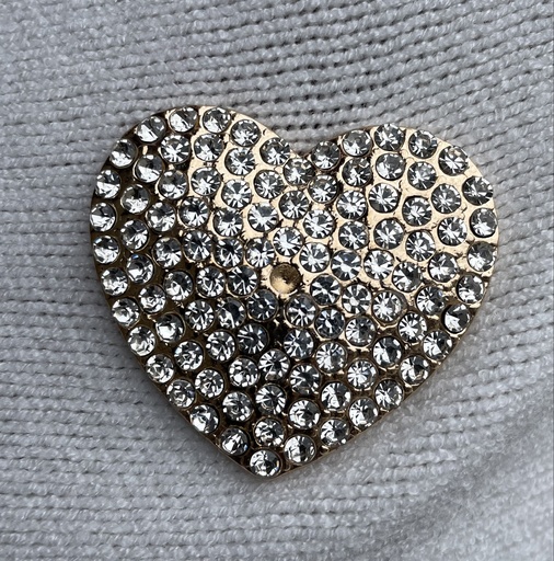 Broche aimant coeur strass